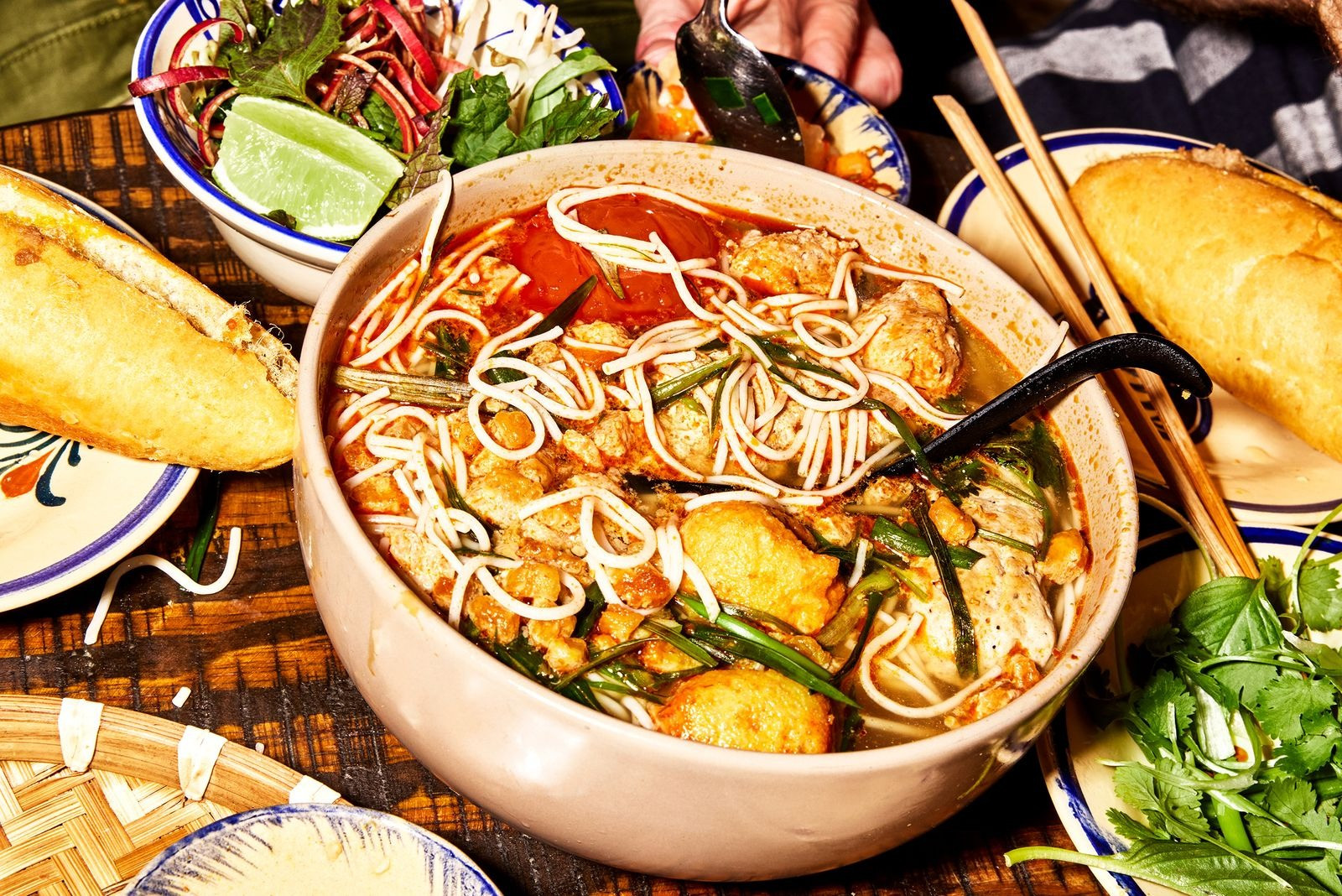 Nhà hàng bán phở Nam Định, bánh mì Hải Phòng, mắm tôm bay nửa vòng trái đất khiến khách Mỹ xếp hàng 90 phút vẫn thấy 'xứng đáng'- Ảnh 2.