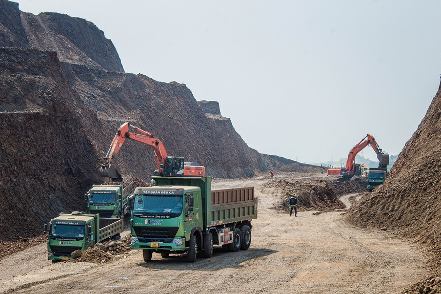 18 tỷ USD chuẩn bị giải ngân, cổ phiếu đầu tư công đón sóng lớn cuối năm - ảnh 1