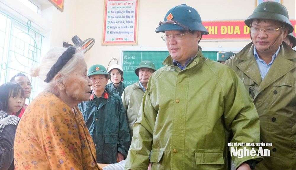 Hơn 2,6 triệu học sinh nghỉ học, người dân được sơ tán gấp trước khi bão Bualoi đổ bộ - ảnh 2