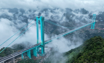 Chính thức thông xe cây cầu cao nhất thế giới