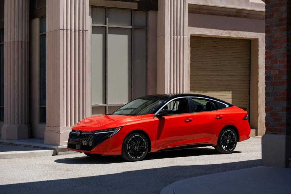 Nissan 'đại tu' mẫu sedan hạng C với nội thất chạm đỉnh, tiện nghi như xe sang nhưng vẫn bị nghi 'thiếu sức mạnh'- Ảnh 1.