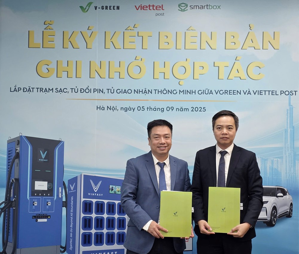 Công ty của tỷ phú Phạm Nhật Vượng bắt tay Thế giới Di động, Viettel Post biến 5.000 cửa hàng thành trạm sạc, đổi pin VinFast - ảnh 1