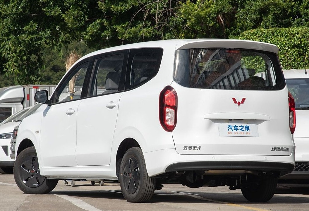 Mẫu MPV xăng lai điện mới chỉ tiêu hao 2,42L/100km, giá chưa đến 250 triệu nhưng ‘xịn’ không kém xe tiền tỷ Kia Carnival- Ảnh 1.
