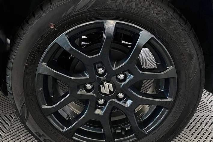 Lính mới của Suzuki tại thị trường Việt đen tuyền, hầm hố, 'ăn xăng' 5,9 lít/100 km, liệu có 'hạ gục' Xpander và Veloz?- Ảnh 3. Lính mới của Suzuki tại thị trường Việt đen tuyền, hầm hố, 'ăn xăng' 5,9 lít/100 km, liệu có 'hạ gục' Xpander và Veloz?- Ảnh 3.