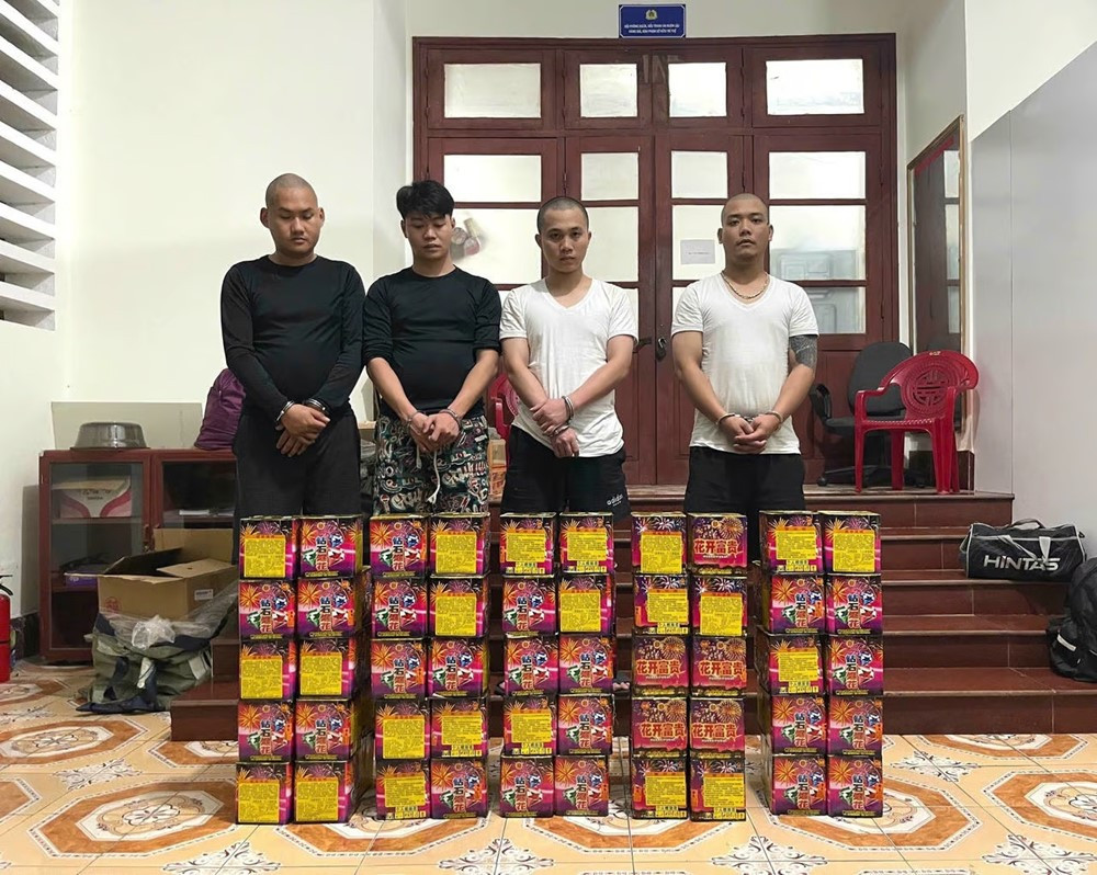 Bắt giữ nhóm đối tượng vận chuyển hơn 100kg pháo nổ vào Việt Nam - ảnh 1