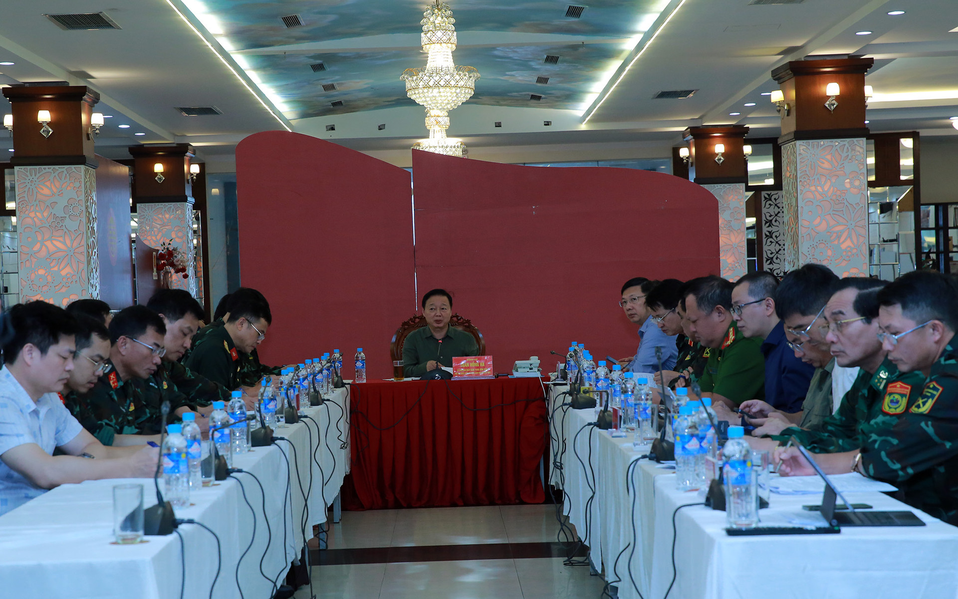 Khẩn trương khắc phục hậu quả bão số 10, ứng phó với lũ lụt, sạt lở do mưa lớn sau bão- Ảnh 2.