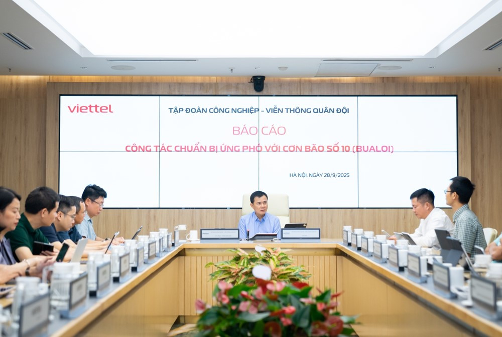 Chủ tịch Tập đoàn Viettel Tào Đức Thắng trực tiếp chỉ đạo công tác ứng phó bão Bualoi - ảnh 1