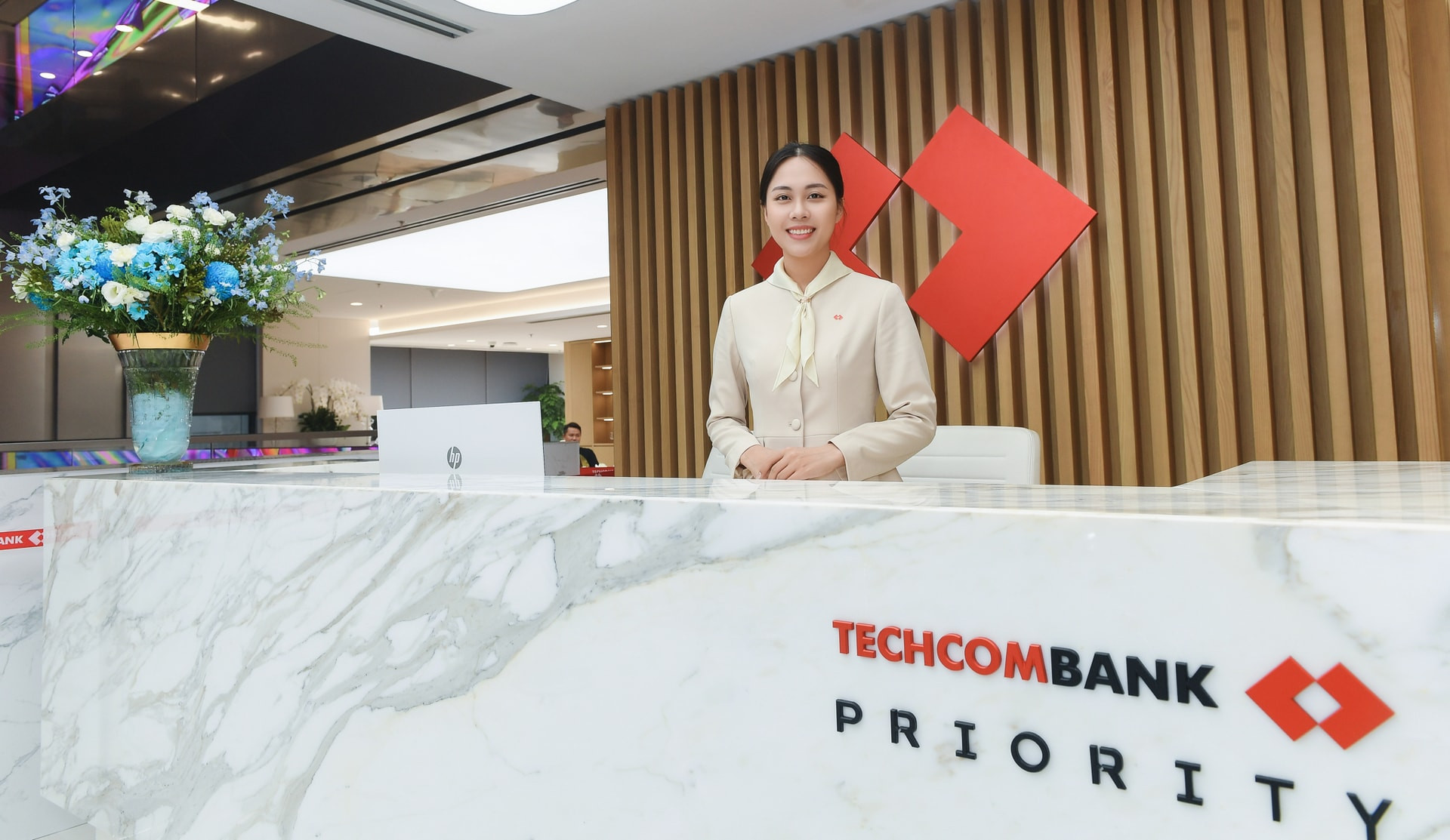 Techcombank tạm dừng hoạt động một số chi nhánh do ảnh hưởng bão số 10