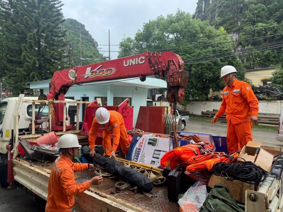 Tổng công ty Điện lực miền Bắc thông báo tin về thiệt hại do bão Bualoi: Gần 2 triệu khách bị cắt điện - ảnh 1