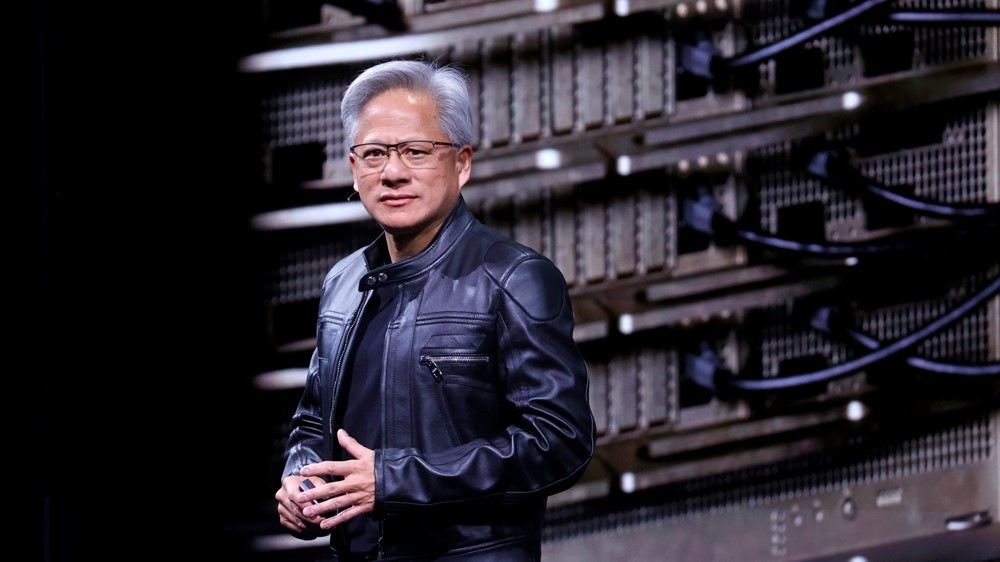 CEO Nvidia Jensen Huang cảnh báo Trung Quốc chỉ ‘chậm hơn Mỹ vài phần tỷ giây’ trong công nghệ chip - ảnh 1