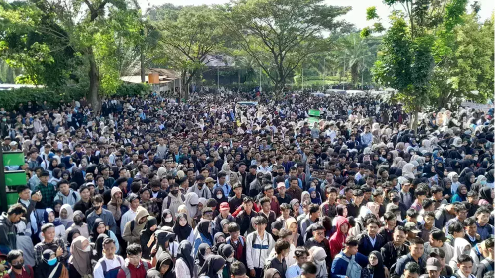 70.000 công nhân bị sa thải chỉ trong 4 tháng, 10 triệu người bơ vơ: Chuyện gì xảy ra ở nền kinh tế số 1 Đông Nam Á? - ảnh 1