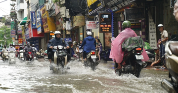 Mưa bão còn kéo dài ở Hà Nội