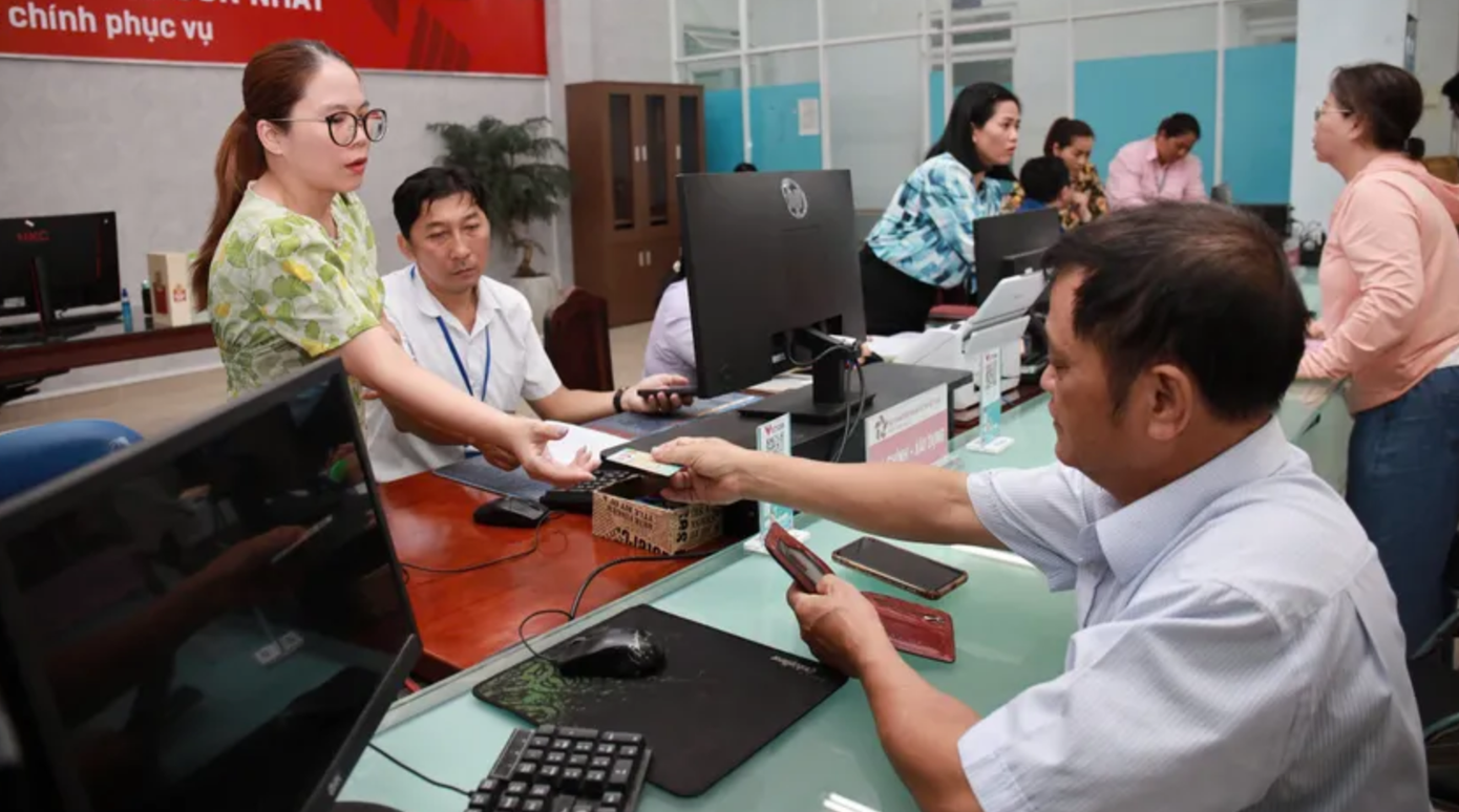 Bộ trưởng Bộ Nội vụ nghiên cứu, đề xuất giải pháp tháo gỡ vướng mắc trong vận hành chính quyền địa phương 2 cấp tại TPHCM. (Ảnh minh họa: <a style='text-decoration: none;' href='/PLO'>PLO</a>) anh-chup-man-hinh-2025-09-02-luc-175830.png