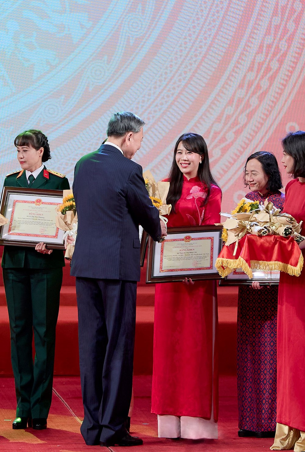 <a style='text-decoration: none;' href='/BTV'>BTV</a> <a style='text-decoration: none;' href='/VTV'>VTV</a> có bố là Đại tá, Anh hùng Lực lượng vũ trang Nhân dân, nay giữ chức vụ lớn sau gần 20 năm gắn bó với nhà Đài - ảnh 3