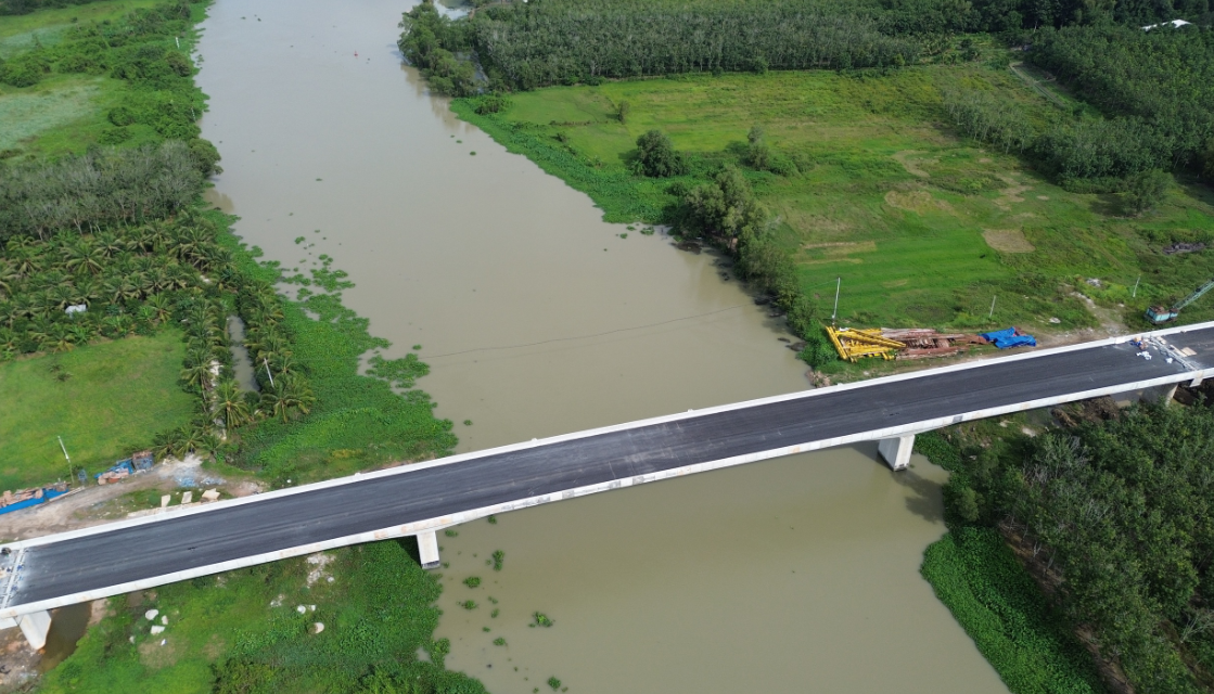 Chỉ ít tháng nữa, con đường xuyên rừng cao su tại thành phố giàu nhất Việt Nam sẽ thông xe- Ảnh 2. Chỉ ít tháng nữa, con đường xuyên rừng cao su tại thành phố giàu nhất Việt Nam sẽ thông xe- Ảnh 2.