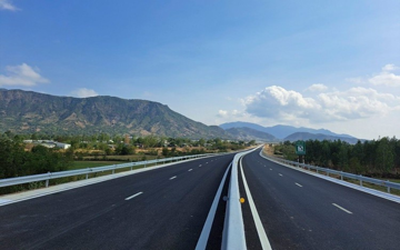 Sớm hoàn thành các hạng mục còn lại dự án thành phần cao tốc Bắc - Nam phía Đông qua Hà Tĩnh, Quảng Trị
