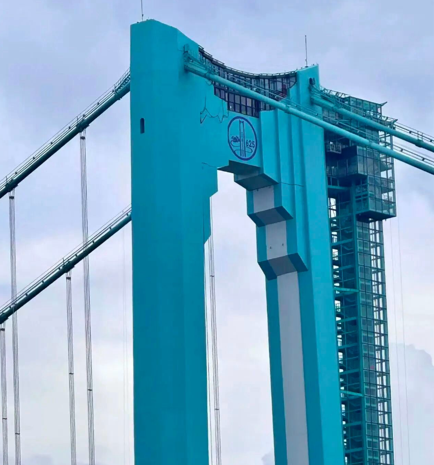 Quán cà phê trên cây cầu cao nhất thế giới: ‘Lơ lửng’ ở độ cao gấp đôi tháp Eiffel, di chuyển mất 1 phút từ thang máy 207m - ảnh 1