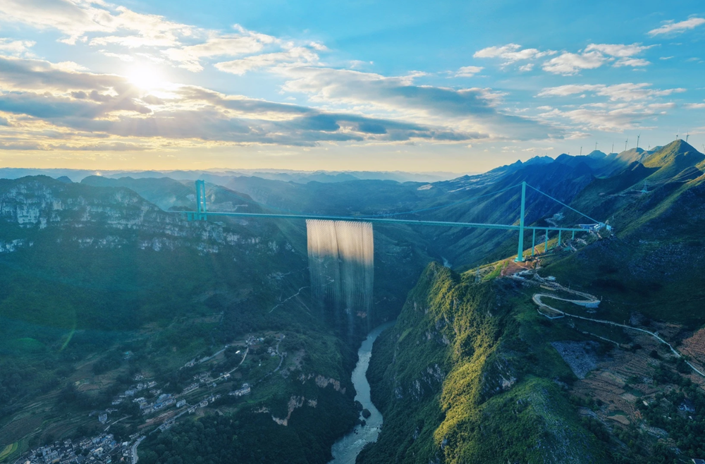 Quán cà phê trên cây cầu cao nhất thế giới: ‘Lơ lửng’ ở độ cao gấp đôi tháp Eiffel, di chuyển mất 1 phút từ thang máy 207m - ảnh 4