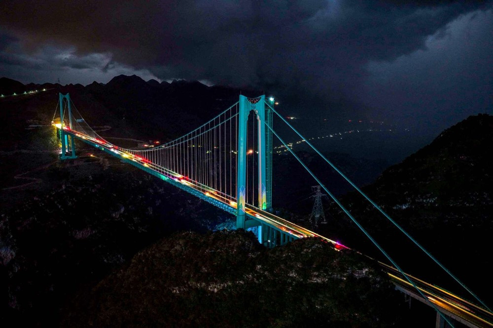 Quán cà phê trên cây cầu cao nhất thế giới: ‘Lơ lửng’ ở độ cao gấp đôi tháp Eiffel, di chuyển mất 1 phút từ thang máy 207m - ảnh 5