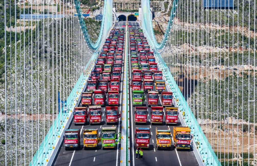 Quán cà phê trên cây cầu cao nhất thế giới: ‘Lơ lửng’ ở độ cao gấp đôi tháp Eiffel, di chuyển mất 1 phút từ thang máy 207m - ảnh 6