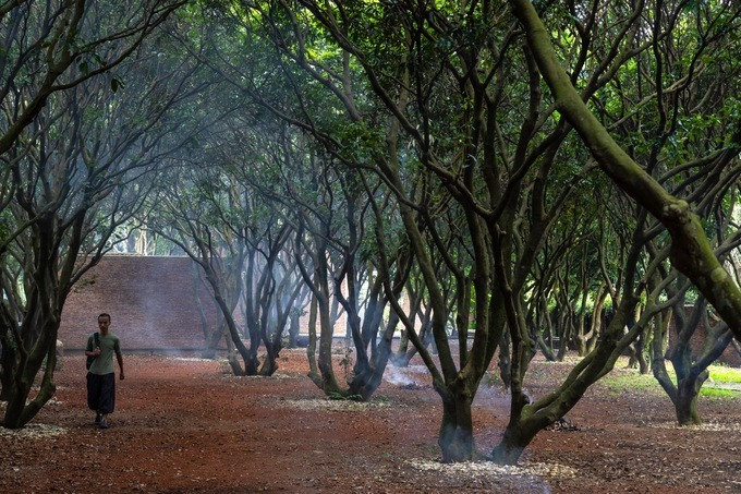 Không gian đậm phong cách Đạo Mẫu bên trong căn biệt phủ lọt <a style='text-decoration: none;' href='/TOP'>TOP</a> 14 kiến trúc hay nhất thế giới của ‘vua hài đất Bắc’- Ảnh 8.