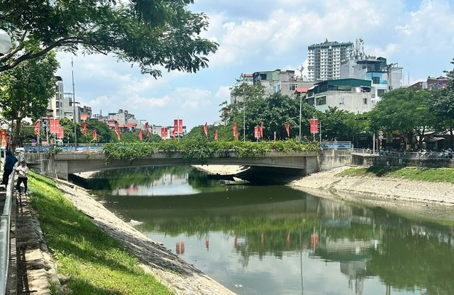 Hoãn kế hoạch khởi công công viên bên bờ dòng sông 2.000 năm tuổi ô nhiễm nhất Thủ đô- Ảnh 1.
