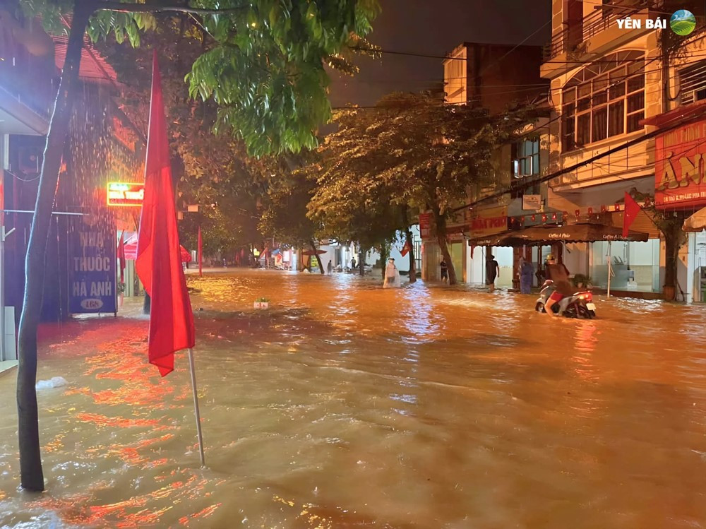 Sáng nay, hồ Hòa Bình, hồ Tuyên Quang mở tiếp cửa xả đáy; cấp bách đảm bảo an toàn thủy điện Thác Bà - ảnh 2