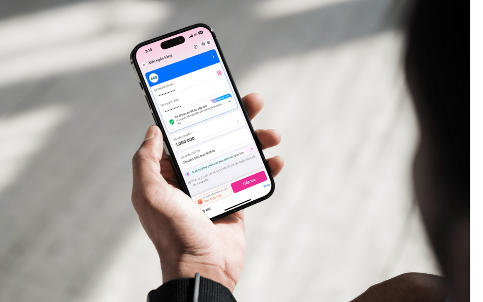 Khi người dùng thực hiện chuyển khoản ngân hàng qua ứng dụng sẽ được cảnh báo về độ tin cậy của tài khoản nhận tiền