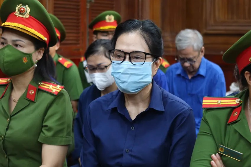 Cựu Tổng Giám đốc SJC lãnh án 25 năm tù, buộc nộp hơn 73 tỷ đồng và 10.500 lượng vàng - ảnh 1