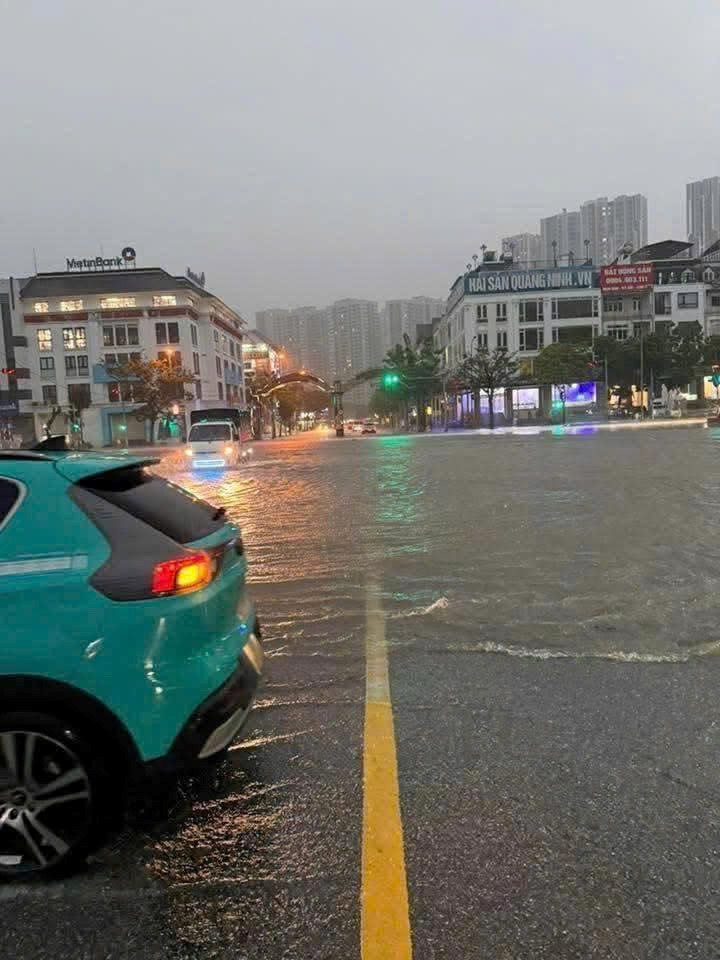 Hà Nội ngập úng cục bộ, dự báo mưa lớn đến bao giờ? - ảnh 5