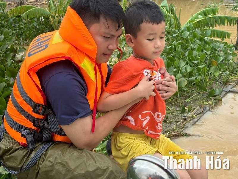 Hơn 3.200 hộ dân ở Thanh Hóa bị ngập trong biển nước - ảnh 2