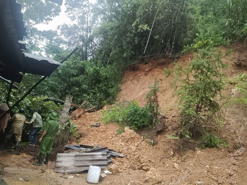 Thiệt hại do mưa lớn sau bão số 10: Số người thương vong tiếp tục tăng, giao thông tê liệt tại nhiều địa phương - ảnh 5