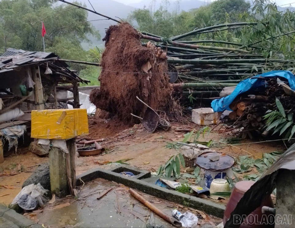 Thiệt hại do mưa lớn sau bão số 10: Số người thương vong tiếp tục tăng, giao thông tê liệt tại nhiều địa phương - ảnh 15