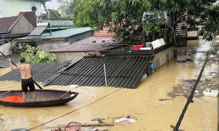 Thiệt hại do mưa lớn sau bão số 10: Số người thương vong tiếp tục tăng, giao thông tê liệt tại nhiều địa phương - ảnh 19