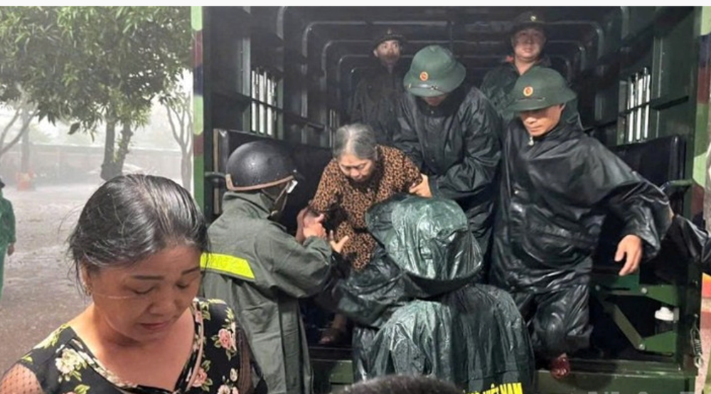 Bộ Y tế ra cảnh báo khẩn liên quan đến bão số 10 - ảnh 1