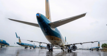 90 chuyến bay bị ảnh hưởng do Hà Nội mưa dông dữ dội