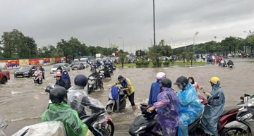 Hà Nội ngập úng cục bộ, dự báo mưa lớn đến bao giờ?