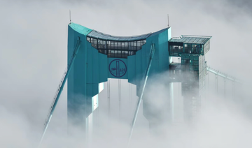 Quán cà phê trên cây cầu cao nhất thế giới: ‘Lơ lửng’ ở độ cao gấp đôi tháp Eiffel, di chuyển mất 1 phút từ thang máy 207m