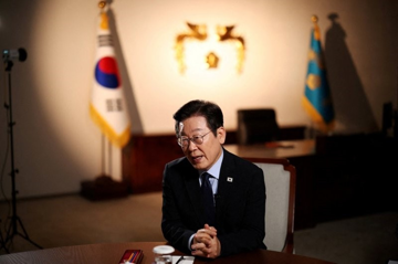 Quốc gia châu Á thẳng thừng từ chối chi 350 tỷ USD cho Mỹ, cảnh báo nền kinh tế có thể rơi vào khủng hoảng