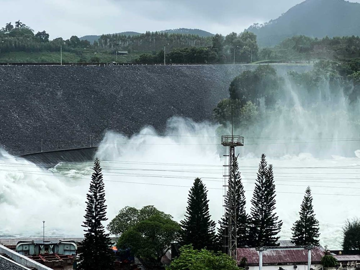 Sáng nay, hồ Hòa Bình, hồ Tuyên Quang mở tiếp cửa xả đáy; cấp bách đảm bảo an toàn thủy điện Thác Bà