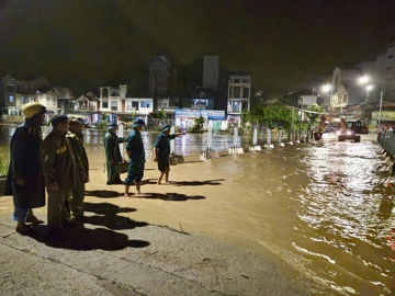 Thiệt hại do mưa lớn sau bão số 10: Số người thương vong tiếp tục tăng, giao thông tê liệt tại nhiều địa phương