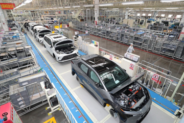 Trung Quốc áp dụng công nghệ sản xuất ô tô để chế tạo tên lửa và vệ tinh hàng loạt