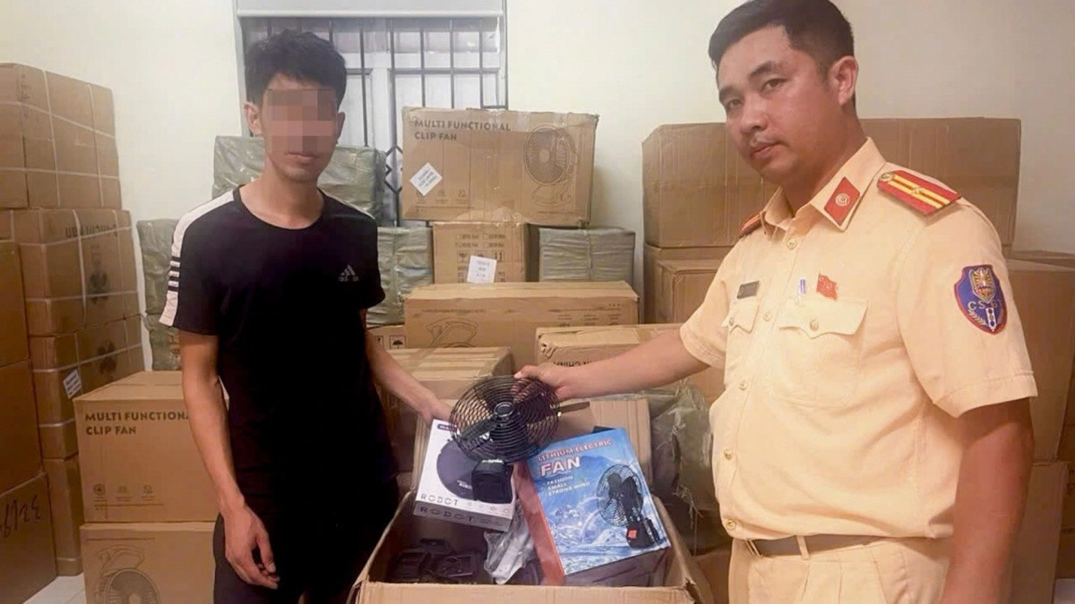 Xe tải chở gần 2.000 sản phẩm điện gia dụng không rõ nguồn gốc bị bắt giữ