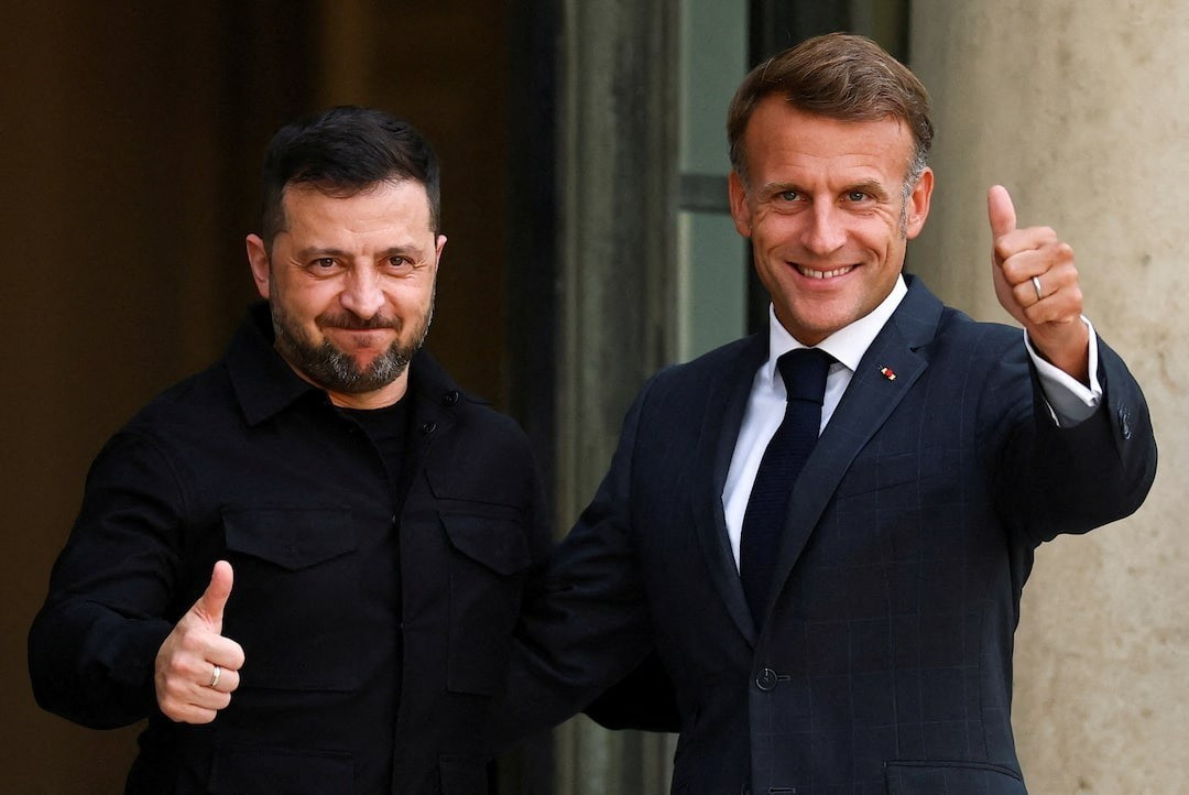Tổng thống Ukraine Volodymyr Zelensky và Tổng thống Pháp Emmanuel Macron gặp nhau ngày 3/9. (Ảnh: Reuters) oi3dpeqrqrmu3feool777nrzja.jpg