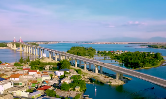 Cầu vượt cửa biển dài nhất miền Trung lùi thời hạn thông xe- Ảnh 1.