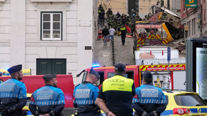 Tàu điện lao khỏi đường ray, đâm vào tòa nhà: Thảm kịch kinh hoàng khiến ít nhất 33 người thương vong - ảnh 3