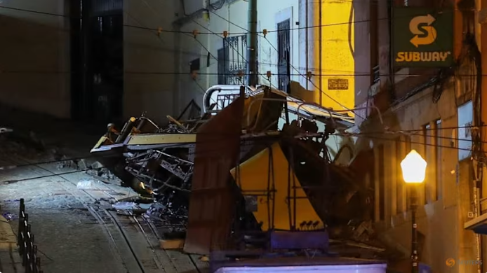 Tàu điện lao khỏi đường ray, đâm vào tòa nhà: Thảm kịch kinh hoàng khiến ít nhất 33 người thương vong - ảnh 4