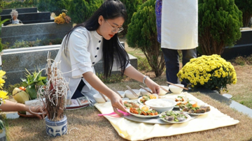 Dịch vụ cúng giỗ, thắp hương online mùa Vu Lan nở rộ, giá dao động từ 300.000 đồng đến 2 triệu đồng/lễ