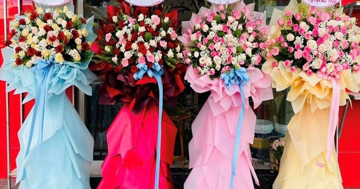 Nhiều trường học trên cả nước thông báo không nhận hoa tươi khai giảng, muốn đổi bằng quà tặng, hiện kim để hỗ trợ học sinh
