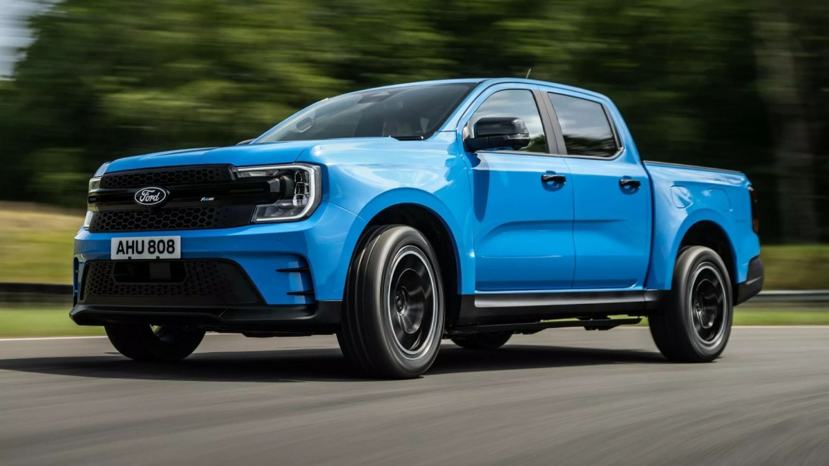 Ford Ranger bản hybrid về Việt Nam nhiều người sẽ thích mê: Máy mạnh hơn hẳn Raptor, chạy 2 vòng hồ Tây không tốn một giọt xăng